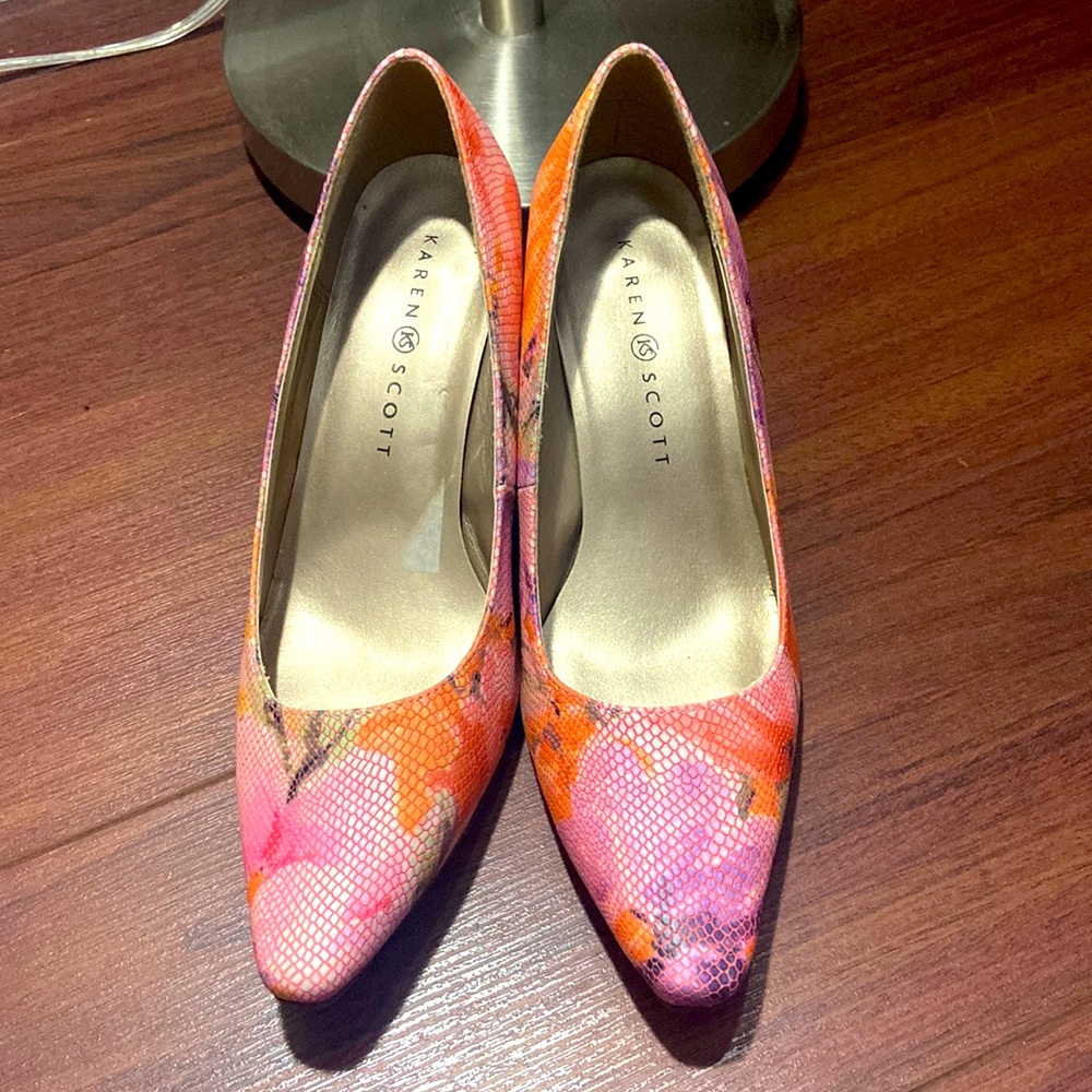 Karen Scott Pink Floral Heel